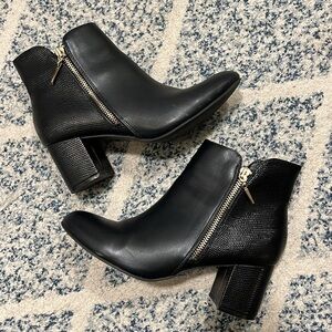 Size 7 Ann Taylor textured booties